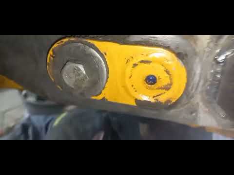 Видео: SDLG LG 946 L фронтальный погрузчик рама балансир ремонт.