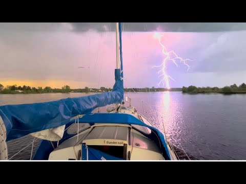 Видео: Яхта в грозу, туман и град. Свирь. Видеодневник экспедиции. День 18