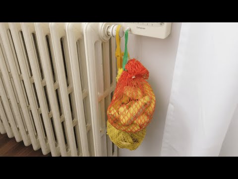 Видео: Я вешаю ЭТО на радиатор всю зиму! Соседка смеялась, теперь она тоже так делает!