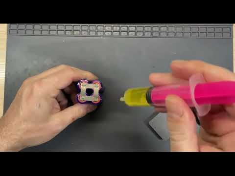 Видео: Автономная напольная лампа, со сменными батарейными блоками.