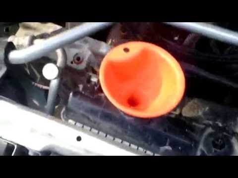 Видео: замена антифриза с промывкой на MAZDA DEMIO DW3W