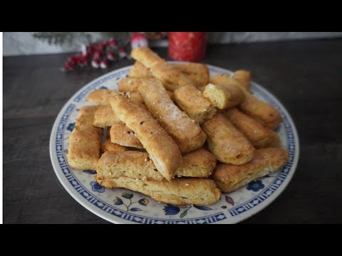 Видео: Хрупкави соленки със сирене