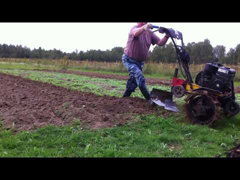 Видео: Перепашка участка мотокультиватором ТЕХАС