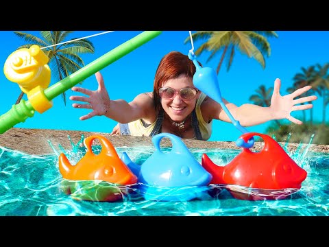 Видео: Игры для детей - Маша Капуки на море ловит рыбу - Видео с игрушками для малышей