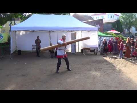 Видео: Русский боевой пляс с оглоблей и бревном