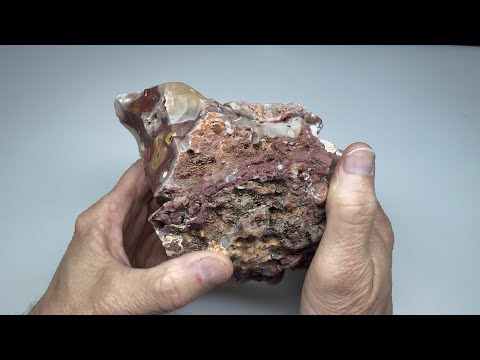 Видео: Халцедон Bullseye из Невады