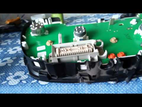 Видео: Снятие приборки Opel Astra G, часть 9