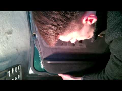 Видео: Пежо 605 снятие обшивки двери