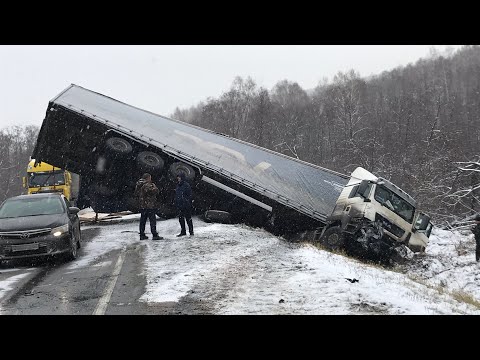 Видео: УЖАСНОЕ ДТП !!! Уральские горы трасса М-5 , гололёд (((