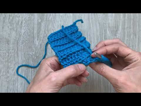 Видео: Как сделать потайную петлю для пуговицы в резинке для вязания крючком кардиганов и других изделий