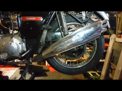 Видео: Triumph Trident - Один из моих мотоциклов привлек некоторое внимание, обсуждалась работа заднего ...