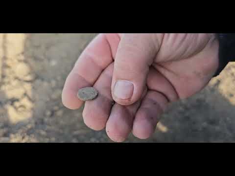 Видео: КАКВО НАМЕРИХ НА НИВАТА С МЕТАЛОТЪРСАЧА.