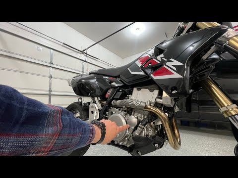 Видео: DRZ400SM Замена масла после обкатки 600 миль.