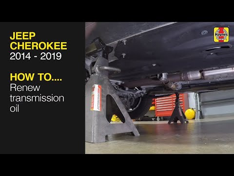Видео: Как заменить трансмиссионное масло на Jeep Cherokee 2014–2019 годов выпуска