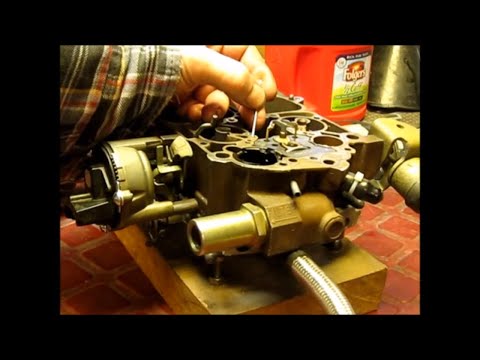 Видео: Настройка мощности холостого хода и схемы передачи карбюратора Рочестера, сверление и модификация...