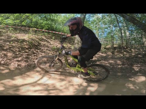 Видео: Окский DH 24. Еду даунхильную гонку в Нижнем Новгороде