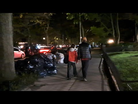 Видео: Подвожу итоги полутора лет жизни в США, гуляя по вечернему Нью-Йорку,