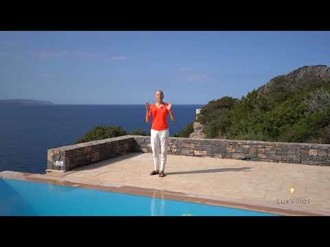 Видео: Вилла в закрытом люкс поселке: частный спуск к морю, ультра панорамные виды бухты Мирабелло на Крите