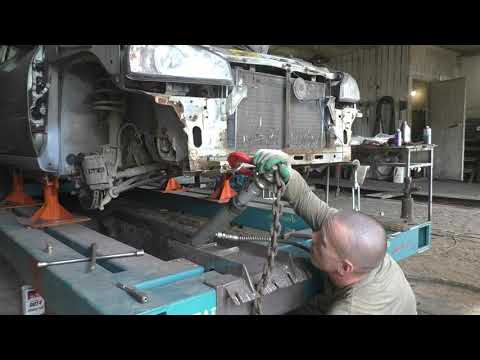 Видео: Лада Калина после сварки порогов правим морду (переделываем после кого-то) ч.1