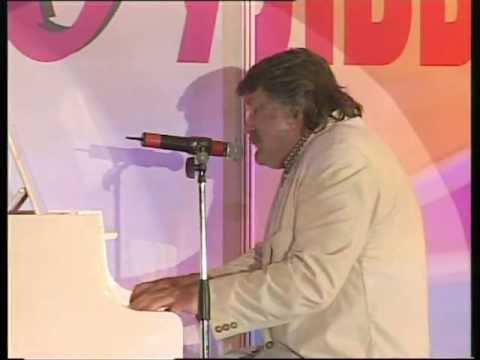Видео: Николай Мозговой на 5-летии "Бульвара" - "Материнська любов" (2000)