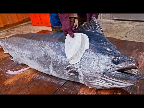 Видео: Удивительное мастерство！Мастер резки черного марлина,Жареный рыбий живот, Роскошный сашим