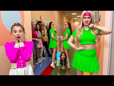 Видео: НОВИ ПАРОВИ НА КАМПУСУ! 🔥 Кошаркаш против бејзбол играча | KiKiDo Campus Serbian