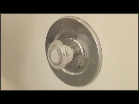 Видео: Как снять и заменить картридж для душа Moen