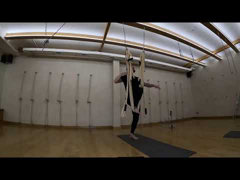 Видео: йога в гамаках