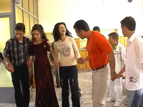 Видео: Абитуриентски бал на 8 клас село Конарско Випуск 2006 Диск 2 Част 1