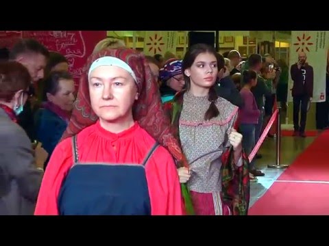 Видео: Презентация конкурса реконструкции традиционного народного костюма «Красный сарафан»