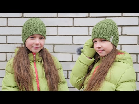 Видео: Вяжем шапку спицами 🌵 Universal knitting hat