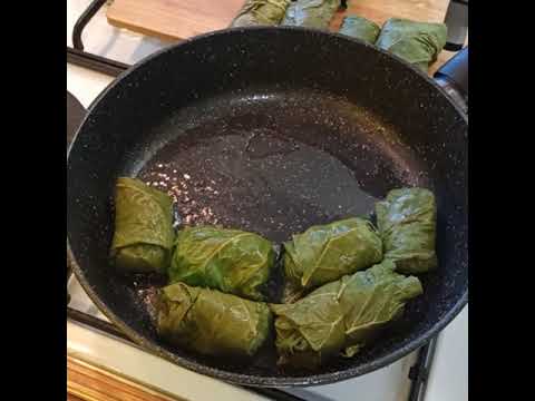Видео: Голубцы из листьев ревеня . Полезно и удивительно вкусно .
