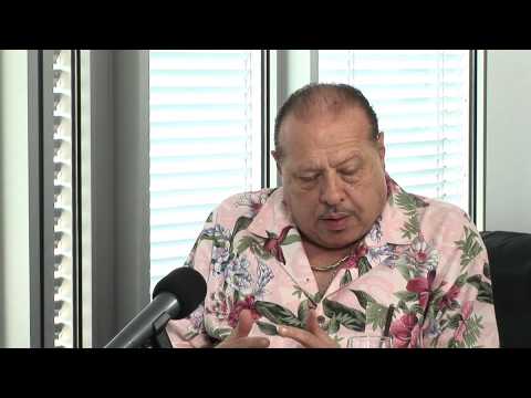 Видео: Агент Тенев - за музиката, модата и празниците