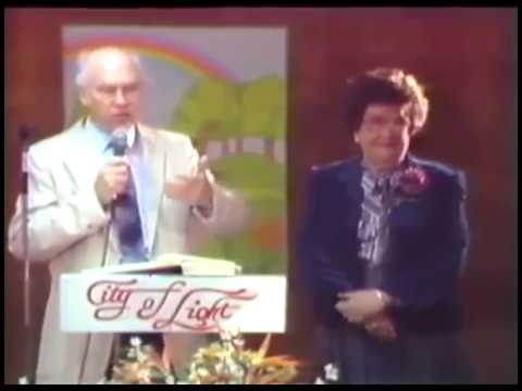 Видео: 13 урок "Как исцелять больных" - Чарльз и Френсис Хантер (анг.)