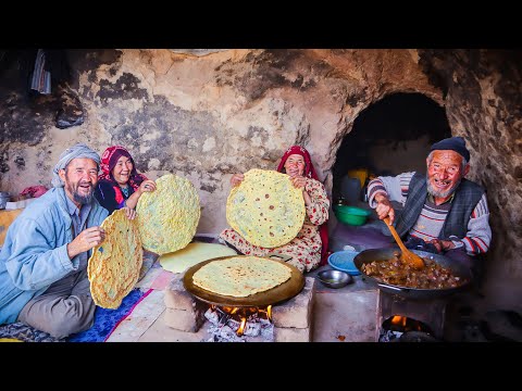 Видео: Радость в каждом кусочке | Деревенская жизнь: кулинария со старыми любовниками и гостями