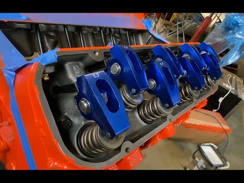 Видео: Регулировка коромысел Big Block Chevy Roller. Обзор клапанного механизма, коромысел и их регулиро...