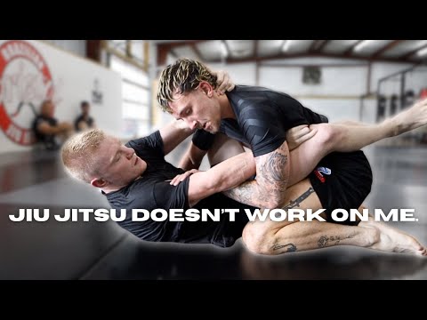 Видео: Известный американский борец утверждает, что джиу-джитсу не работает.