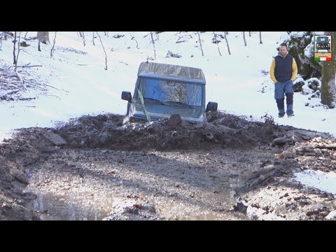 Видео: Новый Suzuki Jimny в серьезном и тяжелом испытании! Часть 1: глубокая грязь.