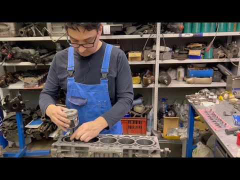 Видео: Установка поршней - №2 инструкция по сборке дизельного мотора Вольво.