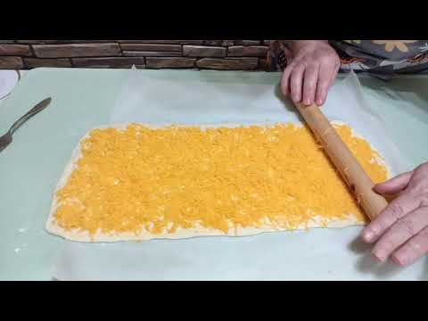 Видео: ЗАКУСКА НА ПРАЗДНИЧНЫЙ СТОЛ - ОЧЕНЬ БЫСТРО И ОЧЕНЬ ВКУСНО. ВМЕСТО ХЛЕБА.#вкуснаявыпечка #закуска#еда