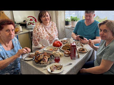 Видео: ПРАЗДНИЧНЫЙ СТОЛ В КРУГУ СЕМЬИ/ЧТО МЫ ГОТОВИМ ВКУСНОЕ/В СОЧИ СНОВО ЛЕТО/БЕСЯТ ГЛУПЫЕ КОММЕНТАРИИ 😡