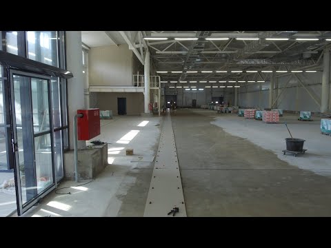Видео: Укладка 750 м2 кривого керамогранита на неровные полы. Фирма по плиточным работам.
