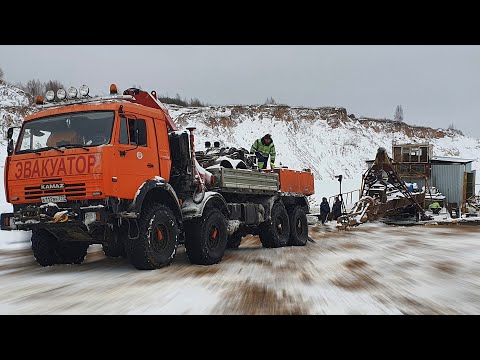 Видео: 100-тонный дырявый Тульский "пряник". Вытаскивание рабочего земснаряда на берег.