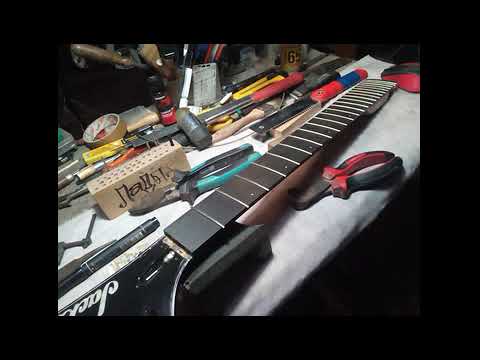 Видео: Jackson warmoth guitar. (USA). Установка ладов.