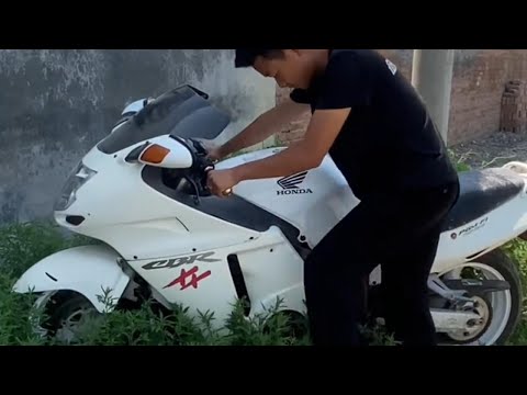Видео: Реставрация забытого Honda Super Blackbird 90-х годов.