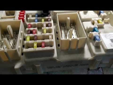 Видео: Форд Фокус 2 - не работает аварийка