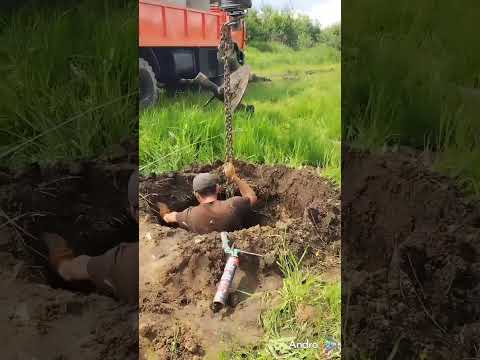 Видео: Монтаж колодца для полива на участке.