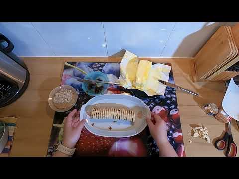Видео: Бисквитено руло - спомен от детството- бисквити, мармалад, масло и ядки- лесно, вкусно, бързо.