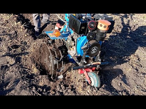 Видео: Мотоблок На Металевих Колесах Відмовився Копати Картоплю!