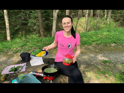 Видео: Готую у лісі (серія 10). Збираю весняні дикороси та готую три смачні закуски / ASMR